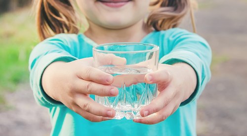 5 lưu ý để uống đủ nước cho mùa hè nóng nực