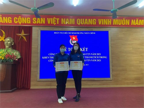 Gương người tốt việc tốt: Cô giáo Nguyễn Thị Nga tích cực tham gia các hoạt động xã hội và hoạt động thiện nguyện.
