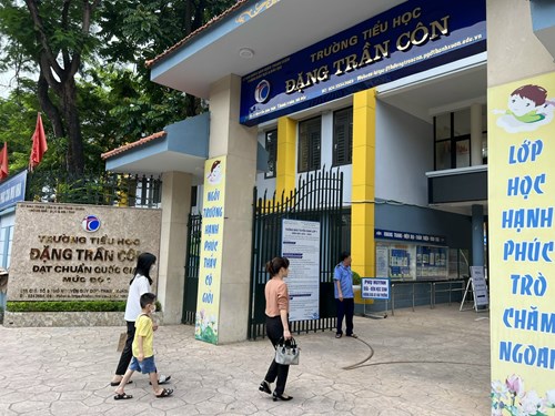 Hình ảnh Tổ hỗ trợ công tác tuyển sinh trực tuyến các trường trên địa bàn quận Thanh Xuân