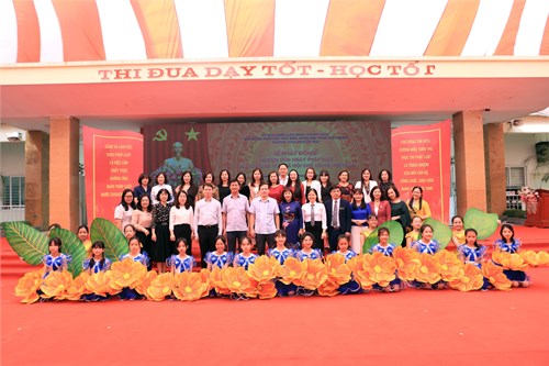 Trường THCS Nguyễn Trãi tổ chức hoạt động hưởng ứng Ngày Pháp luật Việt Nam 9/11/2022 