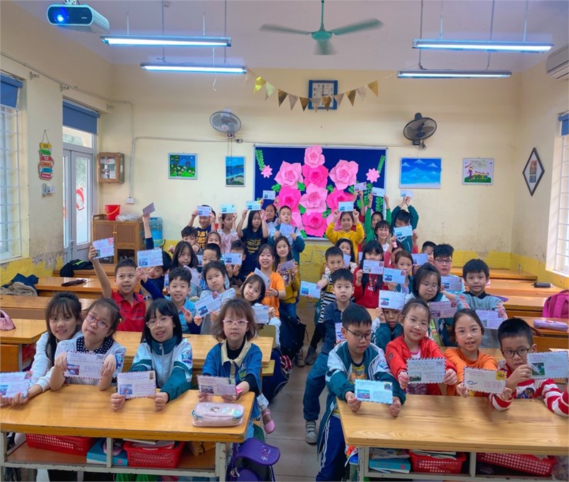 Học sinh lớp 3I trường Tiểu học Nguyễn Trãi tham gia cuộc thi viết thư UPU quốc tế lần thứ 52