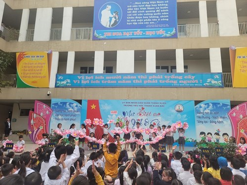 Lễ kỉ niệm ngày Quốc tế Phụ nữ 8-3 của trường Tiểu học Thanh Xuân Bắc